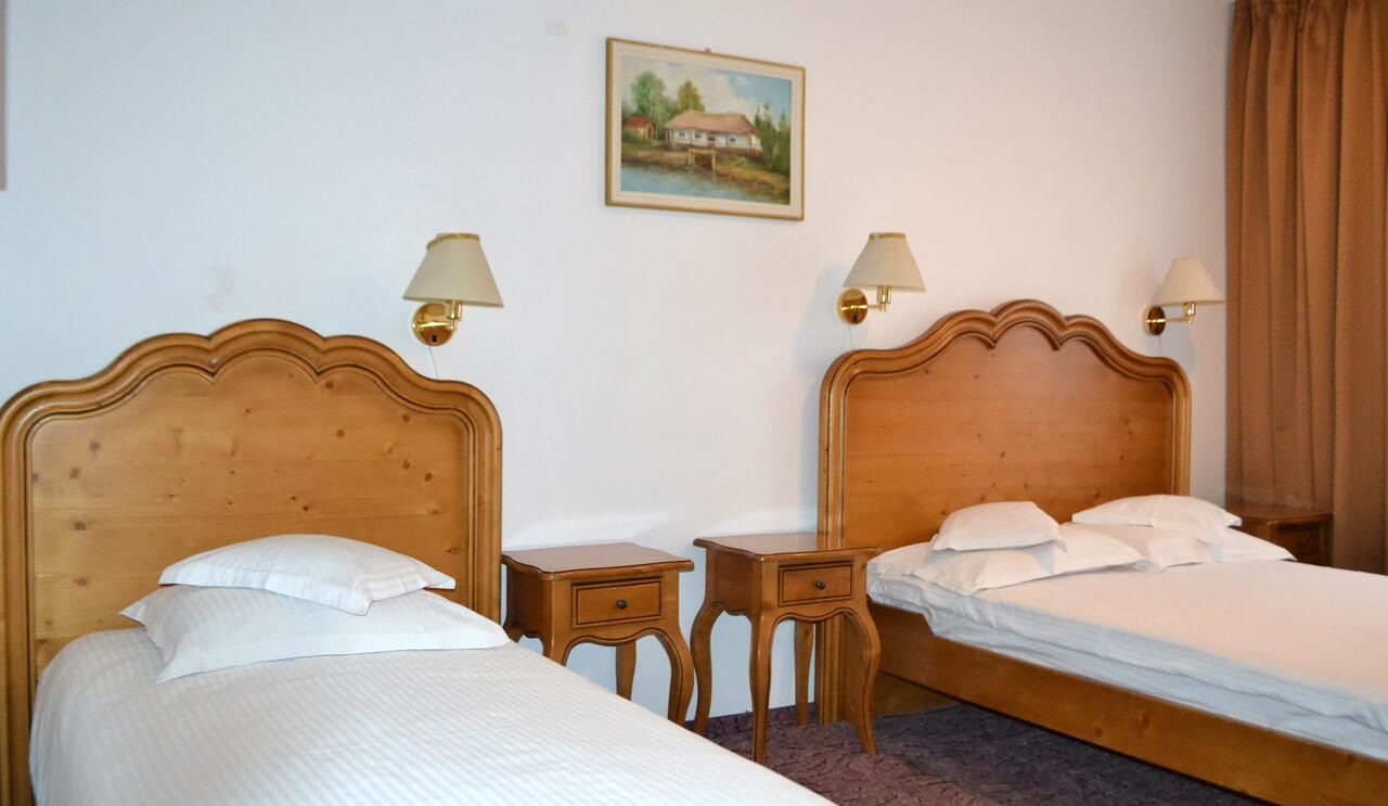 Отель Hotel Meteor Cluj Клуж-Напока-41