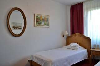 Отель Hotel Meteor Cluj Клуж-Напока Двухместный номер с 2 отдельными кроватями-3